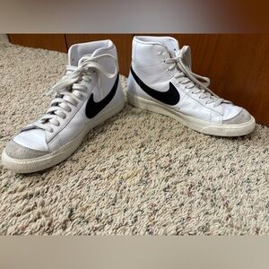 Nike Blazer Mid '77 Vintage Sneaker Black and White Men’s Size 8.5